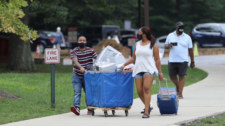A student moving into Orchard Hall with help from their family. 